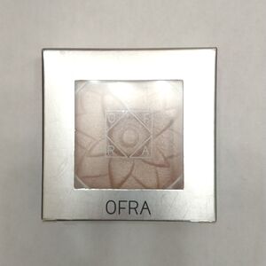 Ofra cosmetics pure glow finishing powder (light)